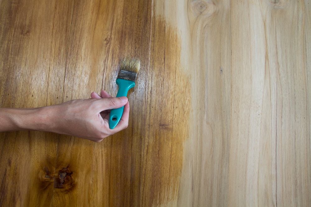Dlaczego warto malować drewno