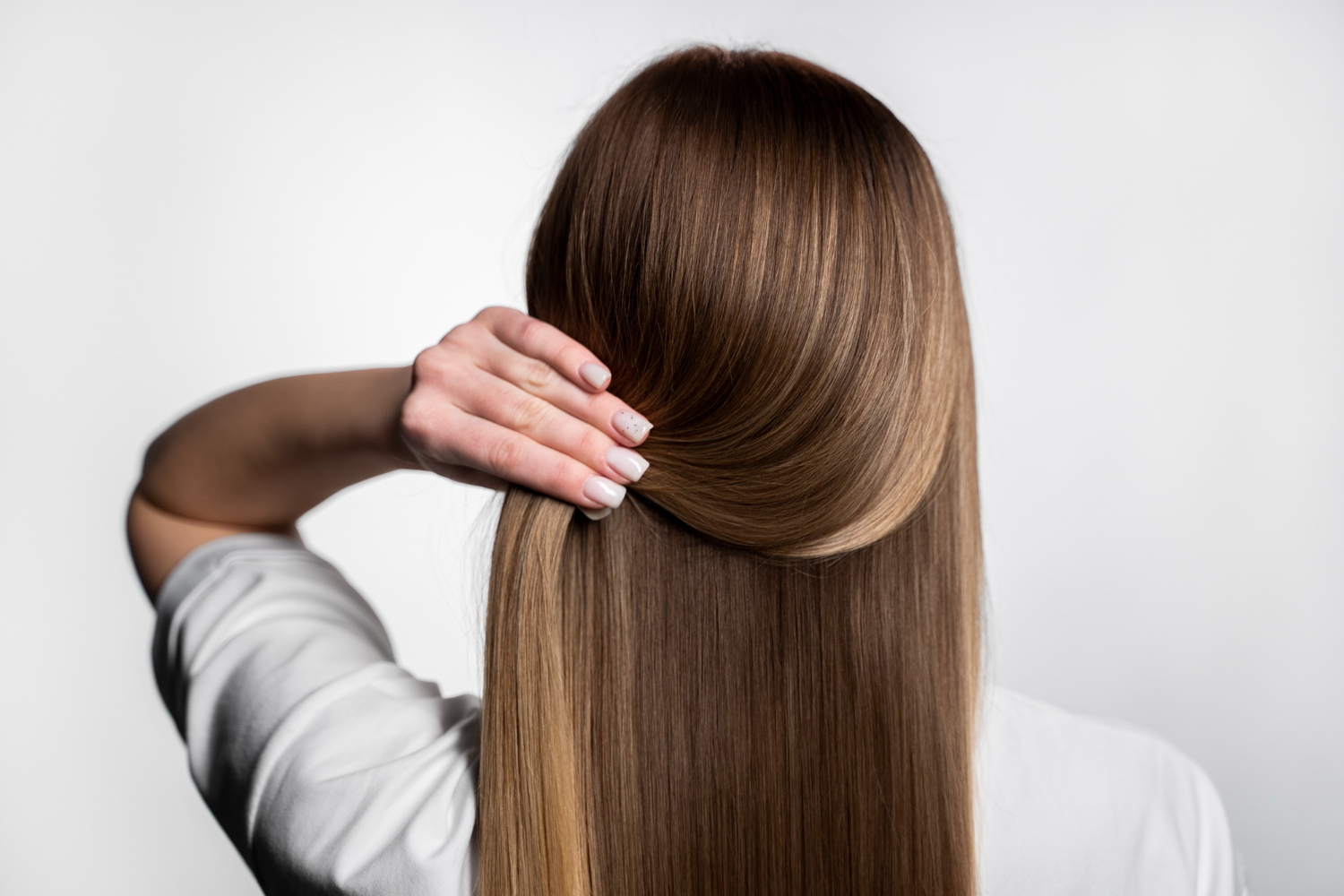 Poradnik dla kręconych włosów: jak pięknie wyeksponować naturalne fale i skręty?