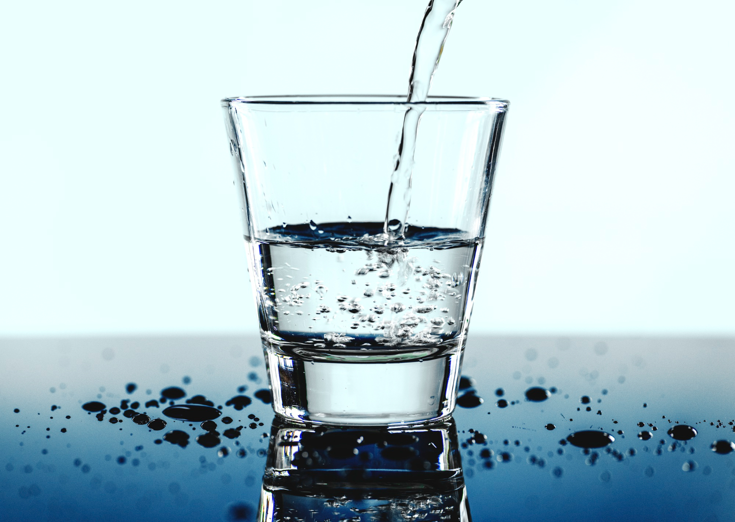Niezbędnik na upalne dni: zamów wodę i napoje